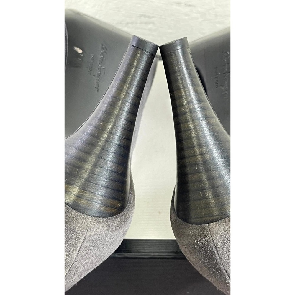 Salvatore Ferragamo Grey Suede Pump Heels Slip On Womens Size 7 US Made In Italy - Picture 14 of 15